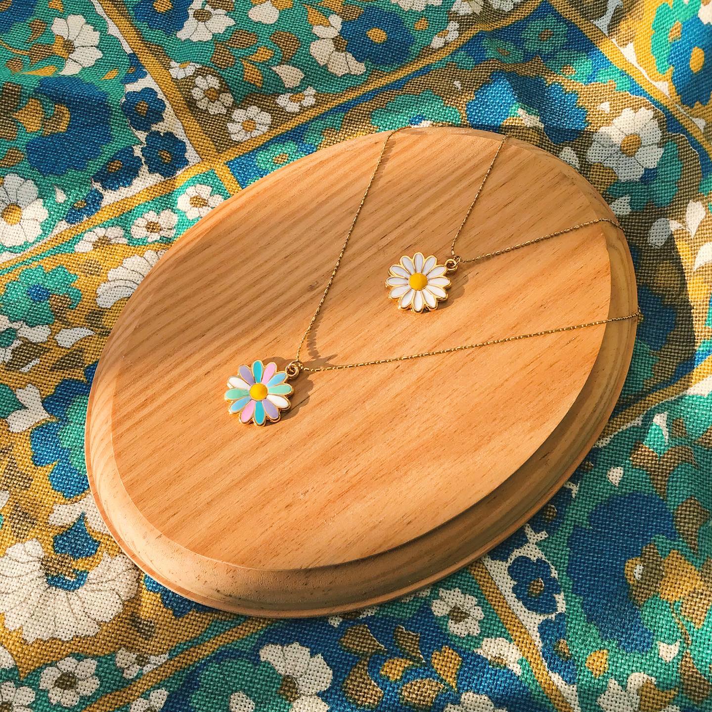 THE FLOWER POWER NECKLACE